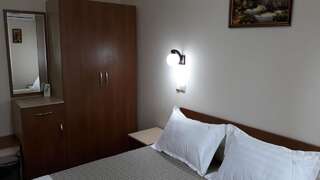 Отель Teju Hotels Слэник Двухместный номер Делюкс с 1 кроватью (для 2 взрослых и 1 ребенка)-4